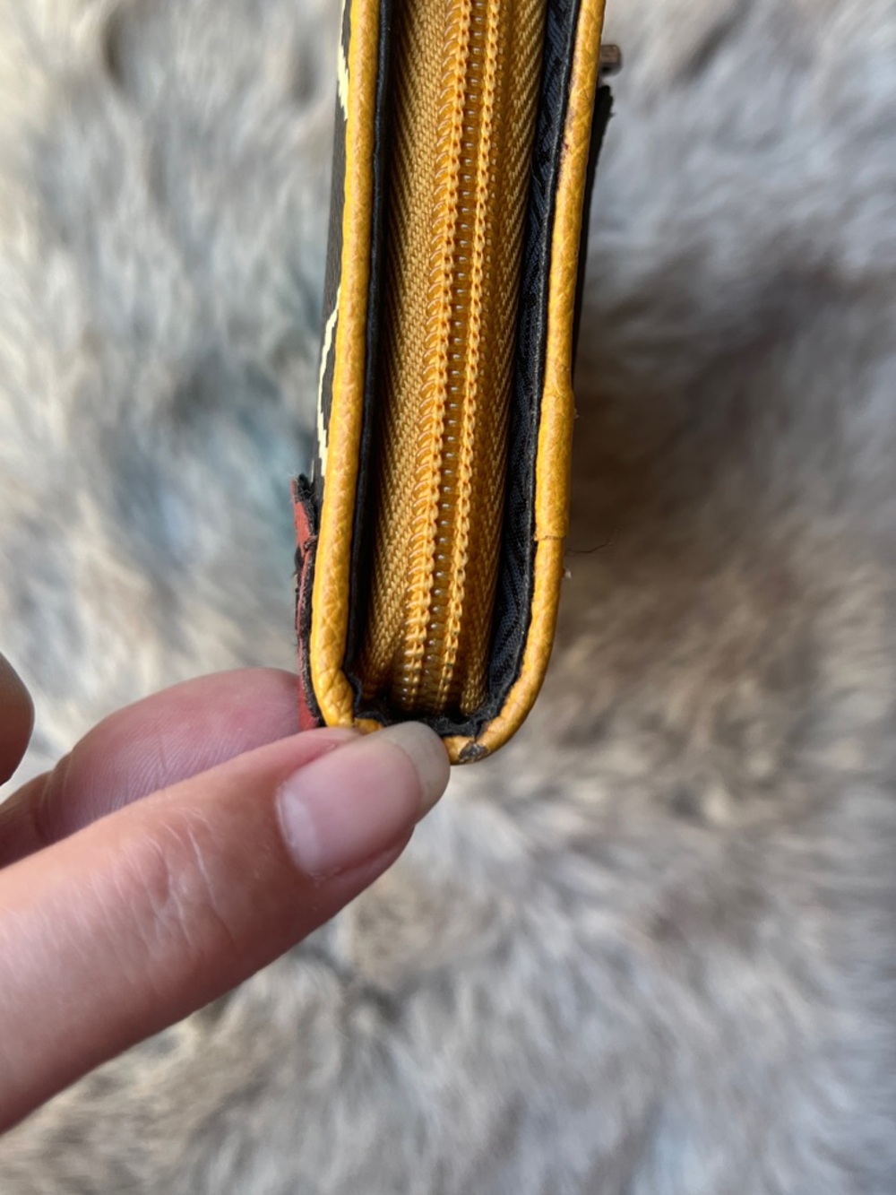 Relic L-Zip Wallet - Picture 13 of 13